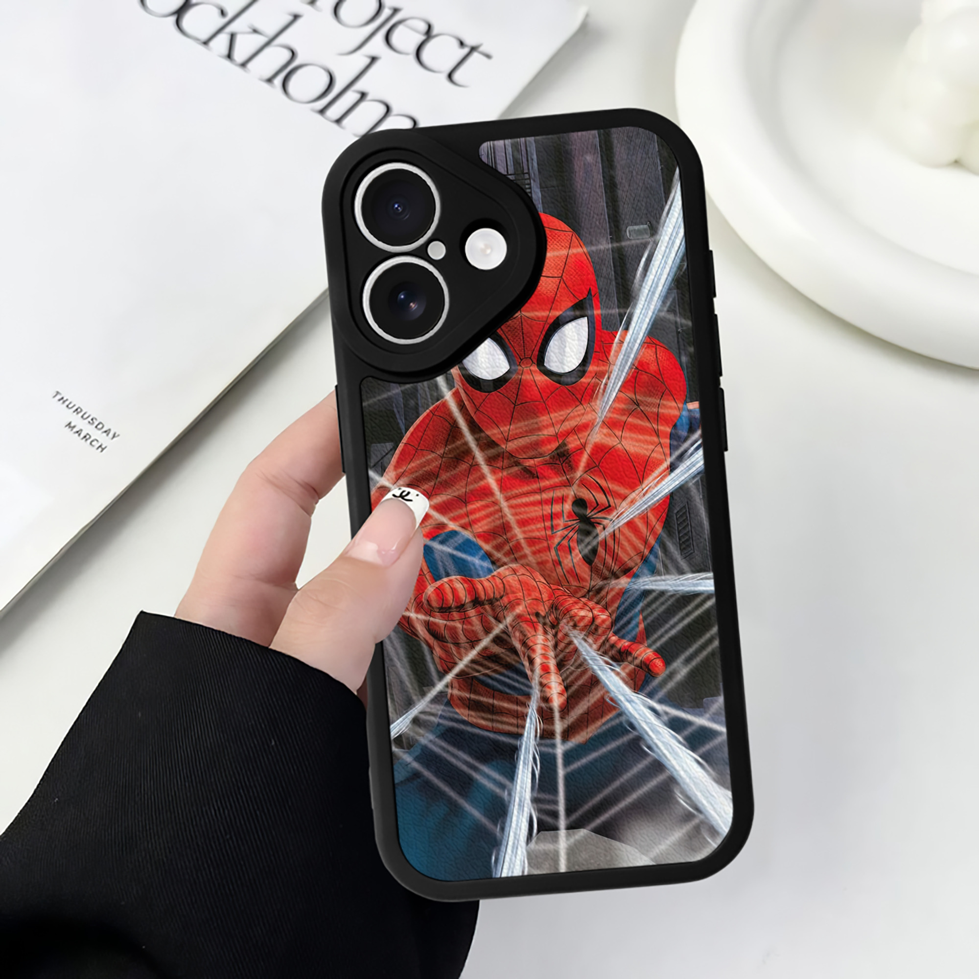 （画像用） Spider Man スパイダーマン 【iPhone 16シリーズ対応】シリコンスマホケース（レザー調） 材質：シリコン